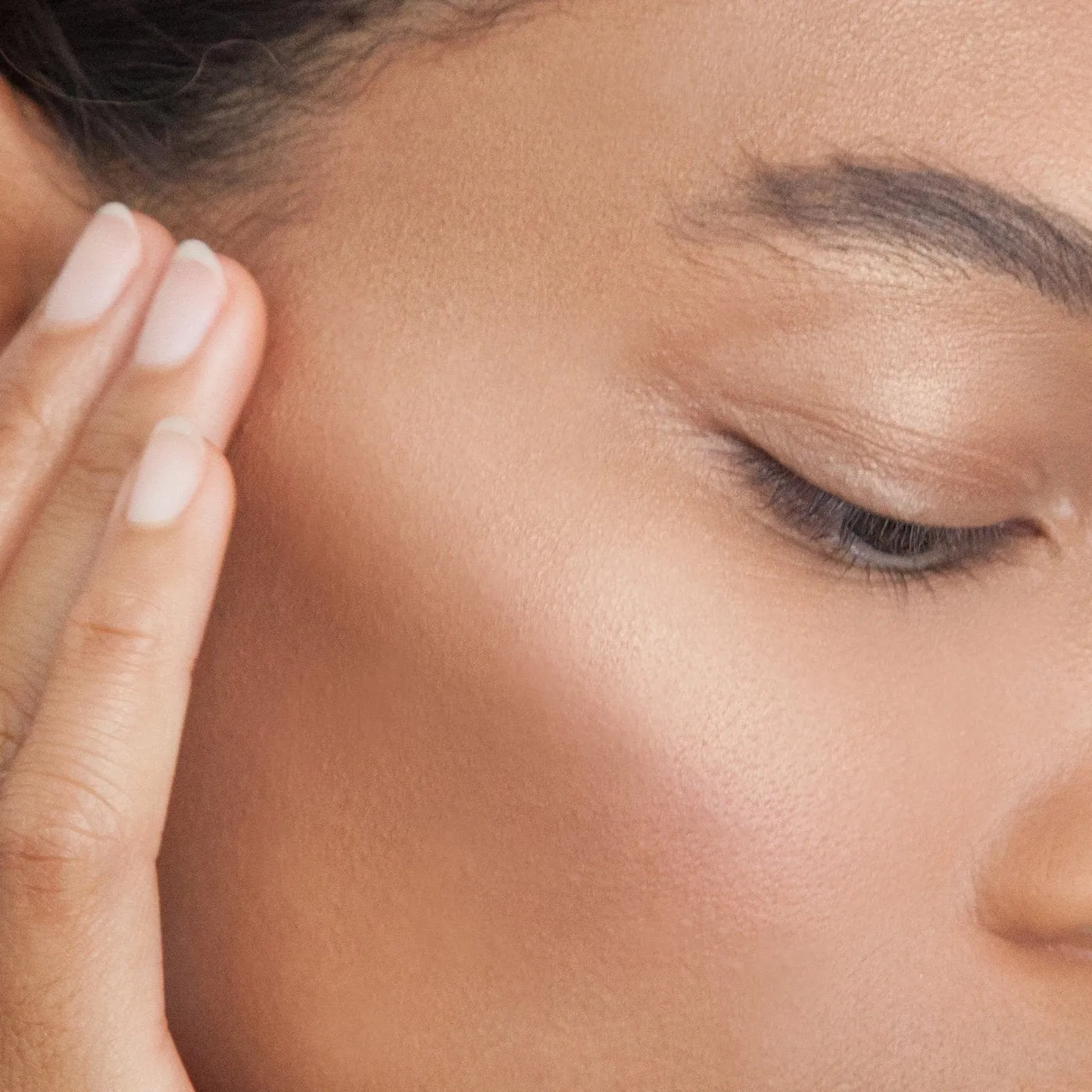 theBalm cosmetics Bonnie-Dew Manizer Liquid Highlighter